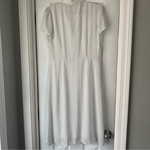 Pretty button down dress - Picture 2 of 6